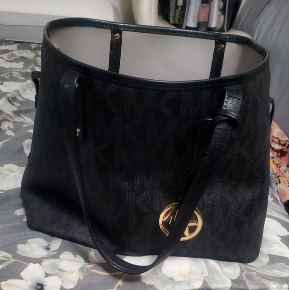 Michael Kors Purse - Picture 1 of 2